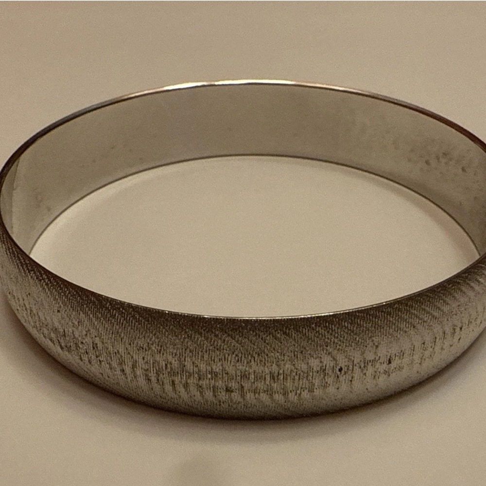 Monet Branded Textured Silver Tone Bangle Bracelet 8 1/2” - Vintage